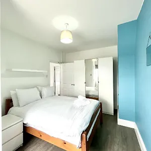 Modern 2 Bed Flat Close To Shoreditch / Free Wi-fi Apartment London