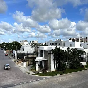 https://amplia-casa-en-residencial-aqua.quintano-roohotels.com