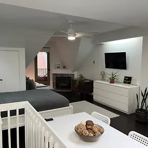 Bright, Private, Peaceful With Retail Conveniences Steps Away Apartment Toronto